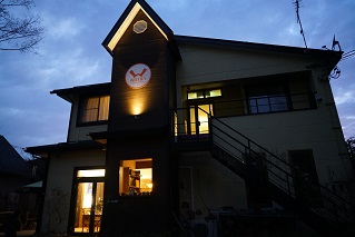 Hotel WELLIESの夜